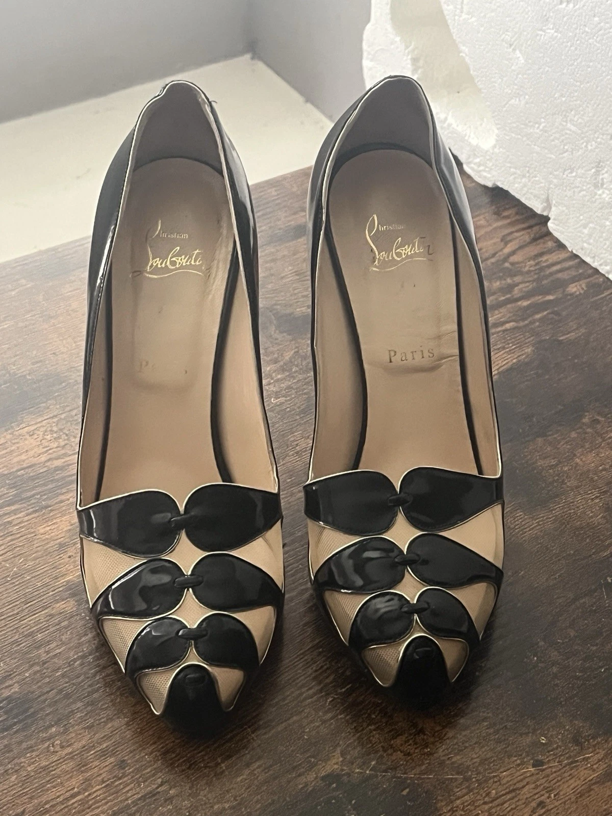Christian Louboutin — CHRISTIAN LOUBOUTIN MOIRA BLACK METALLIC PATENT LEATHER HEEL PUMPS SIZE 39.5