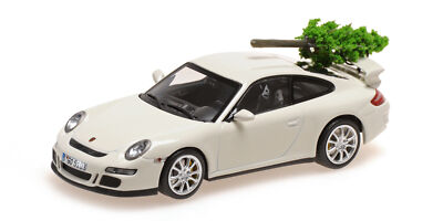 Minichamps 400065405 1:43 Porsche 911 GT3 Carrara weiß mit Weihnachtsbaum 2006
