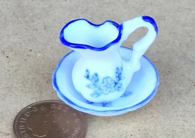 Puppen Haus Krug Und Waschung Schale Weiß mit Einem Blumenmuster Motiv 1:12 Maß - Bild 1 von 4