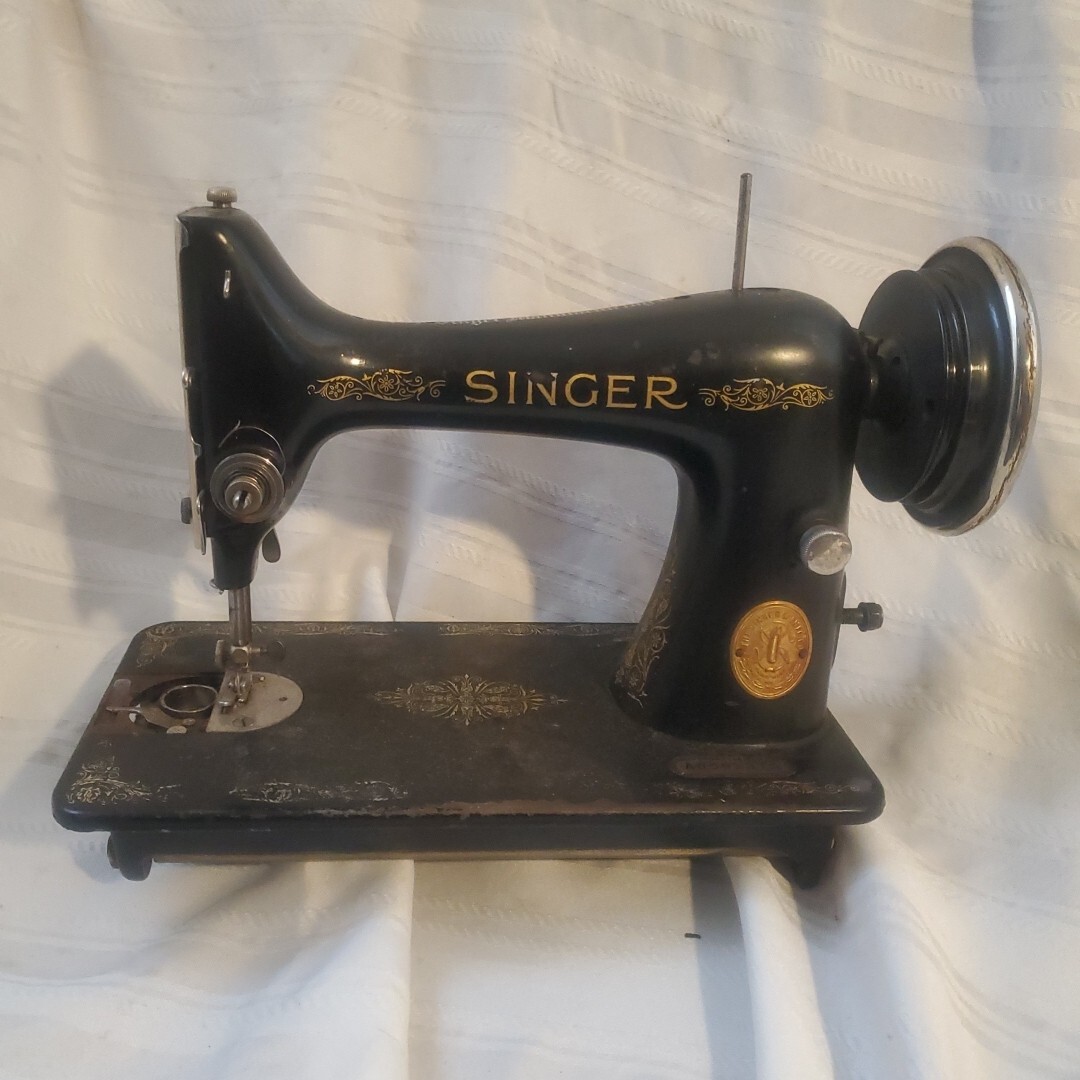 Vintage Singer Sewing Machine Model 99 SN AD091975 - For Parts or