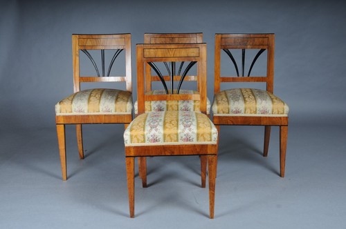 Lot De 4 Exclusif Biedermeier Chaises De Bois de Cerisier Et Noirci Um 1840 - Photo 1 sur 13