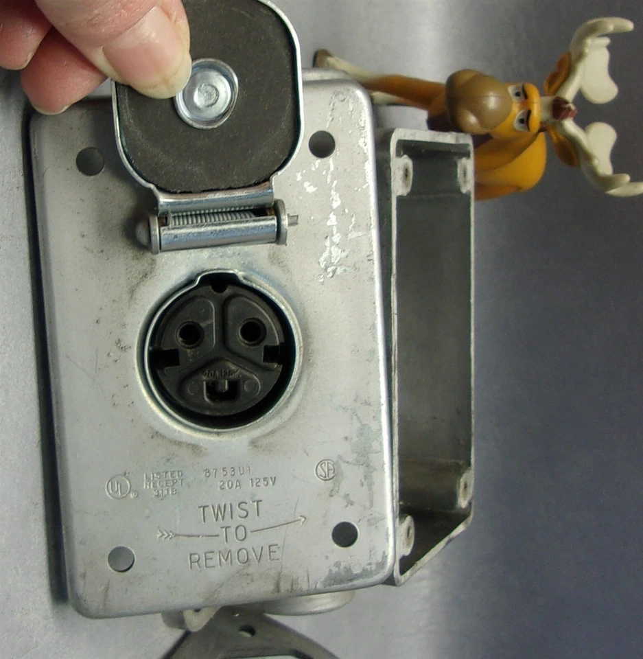 Caja receptáculo hembra a prueba de polvo R&S EVER-LOK 8753U1 20A 125V 2P3W con 2 puertos Foto 2 de 4