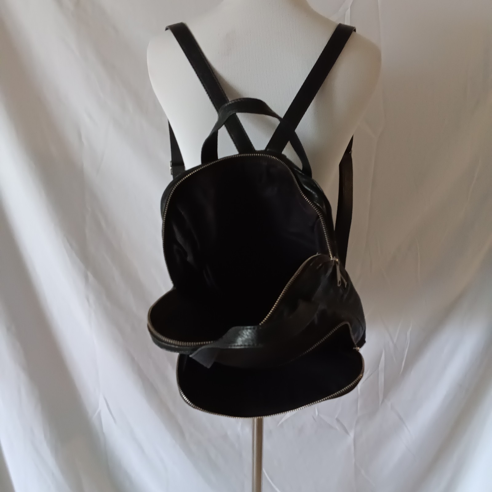 Fossil Leather Backpack Purse Bag Vintage Black Medium Size Zip Closure Pockets