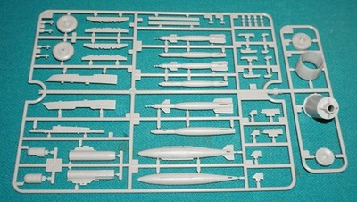 Grumman F-14D Tomcat Tamiya 1/48 61118 Sprue P,Q Ordinance Cans Tire Etc.