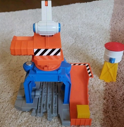 Fisher Price Geo Trax Train Buildings LOT Conveyer Crane Water Tower Dump Truck - Picture 6 of 9