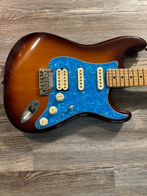 Fender Deluxe Strat HSS MN TBS 2020 ~ Sunburst body w/ Blue