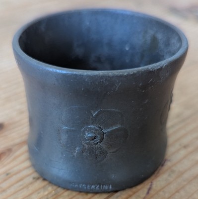 Antiker deutscher Kayserzinn Serviettenring Stiefmütterchen Design 4 cm hoch