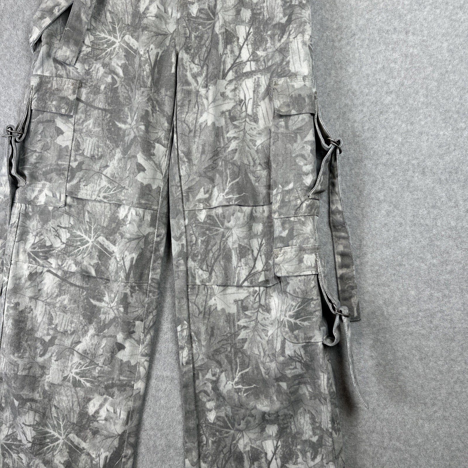 J For Justify Gray Camo Wide Leg Cargo Pants Women's Size 11 Y2K Utility image 4