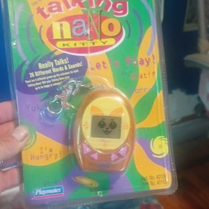 Talking Nano Kitty Electronic Virtual Pet Keychain, Talks, 26 Words & Sounds, 8+