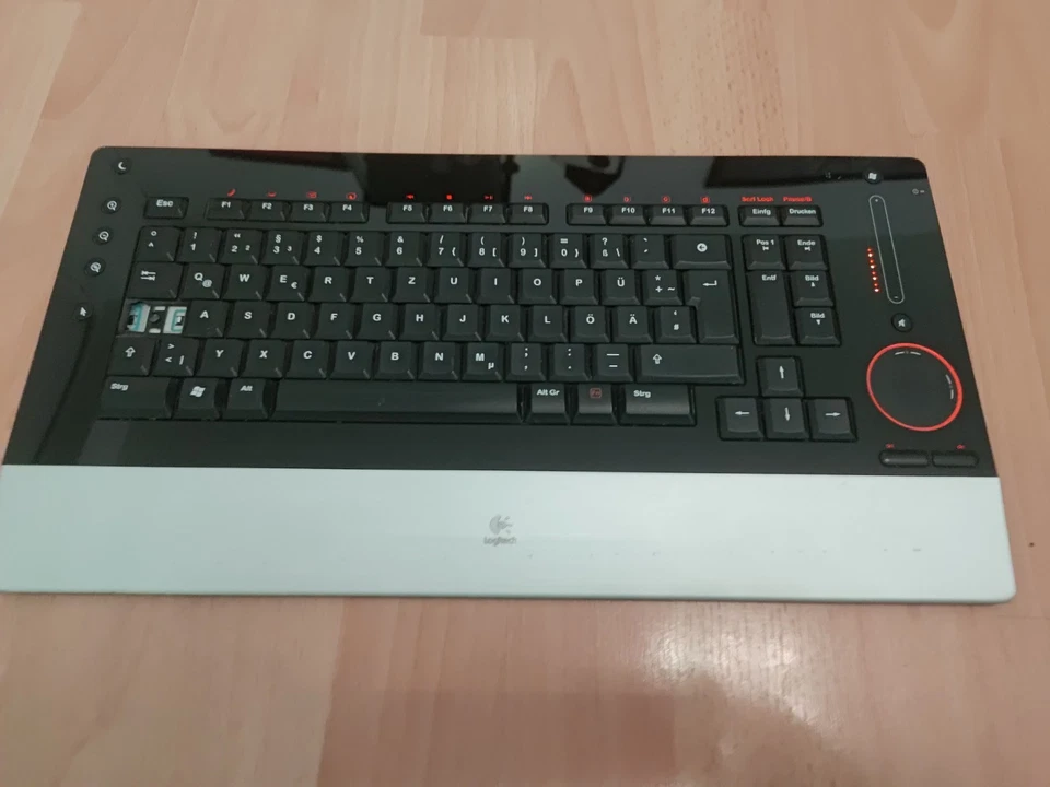 Logitech - diNovo Edge - Bluetooth QWERTZ - Image 2 of 4