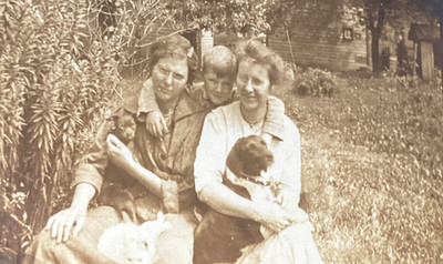 1910s Ladies & Boy w/ Pit Bull Puppy & Dog Kitty Cat Pets Original Photo P21b12