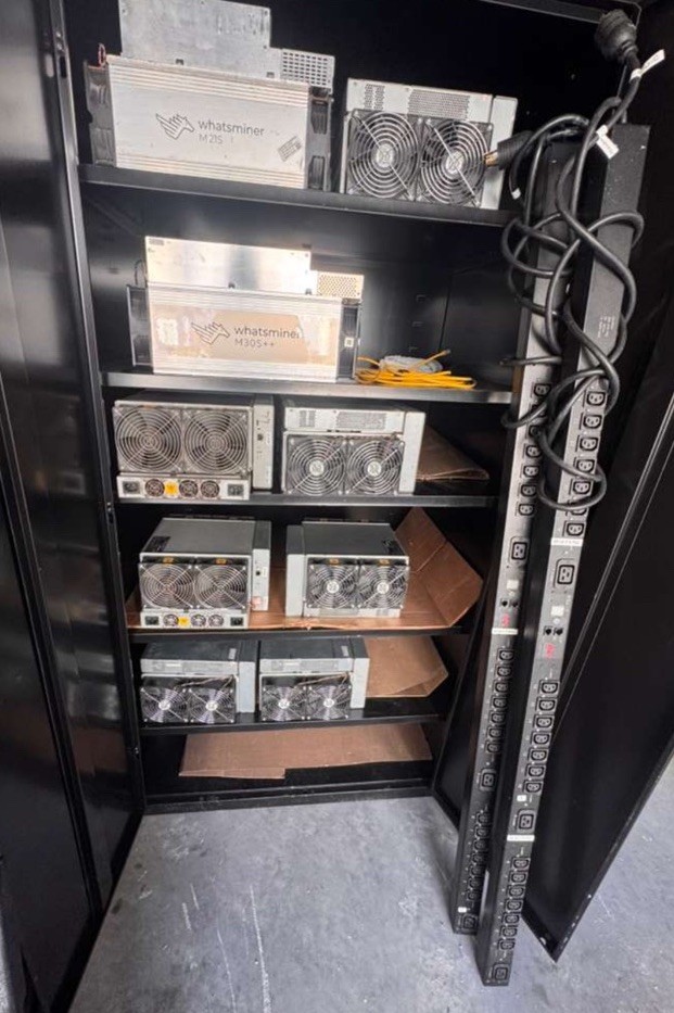 Whatsminer M21S, M30S+ ASIC Bitcoin SHA-256 Miners in Rack Cabinet