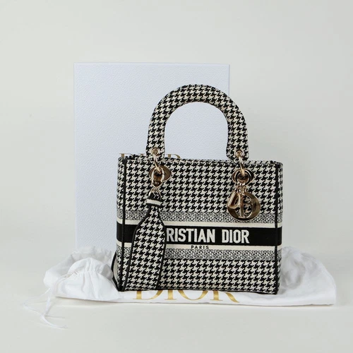 Sac à bandoulière fourre tout moyen Dior D Lite M0565OZAE 128573538