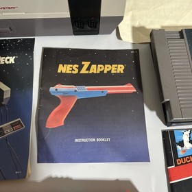 NINTENDO NES MARIO BROTHER/Duck hunt, 2 CONTROLLERS, Gun, HOOK-UPS, MANUELS!