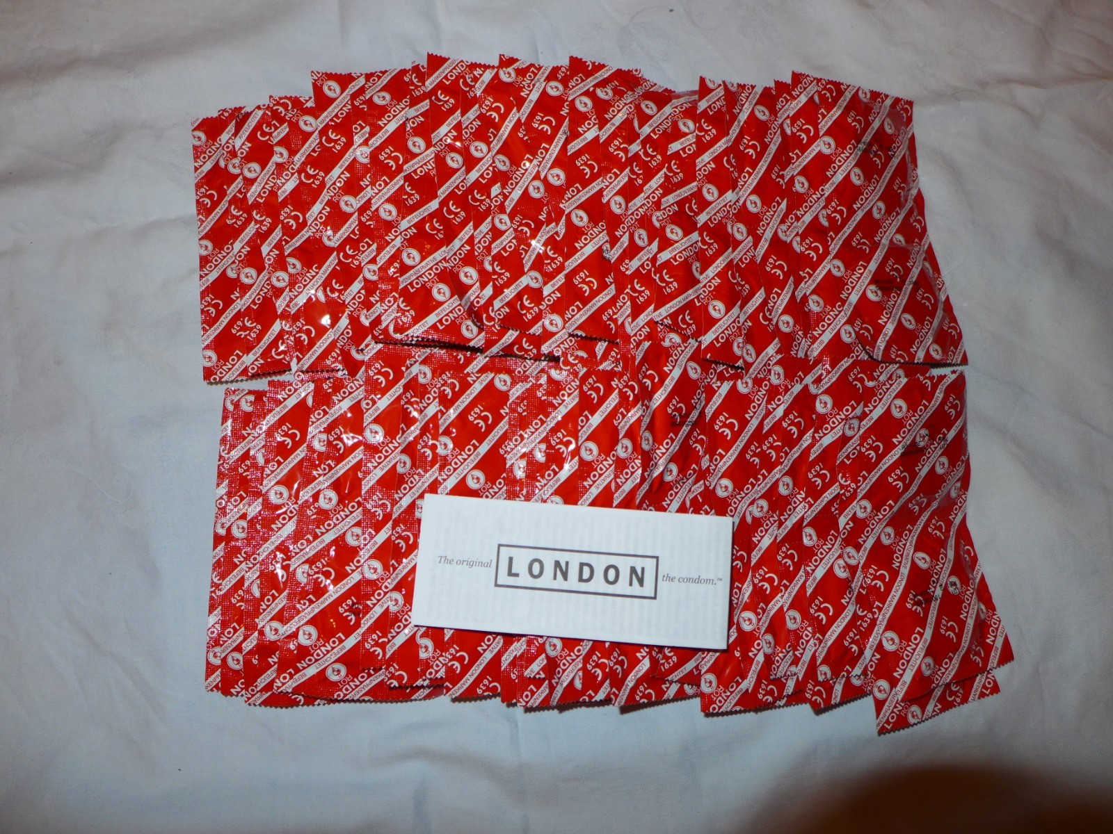 Kondome 100 Stück Durex London rot mit Erdbeeraroma