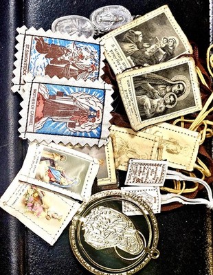Lot Of 8 Vintage Catholic Scapulars/Escapulario And Medallions. Collectibles, 