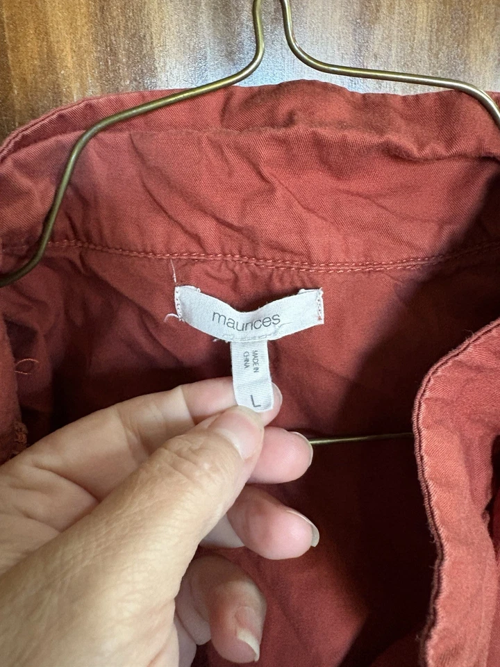 Chaleco utilitario Maurices para mujer grande óxido con capucha cordón bolsillos en la cintura Foto 3 de 4