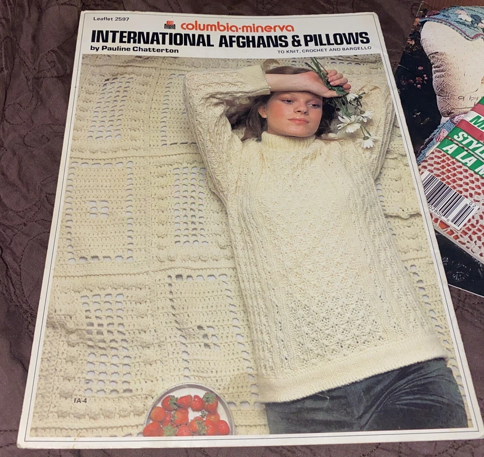 5~Leaflets/INTERNATIONAL AFGHANS/PILLOWS*PLASTIC BAG RUGS*KNIT/CROCHET*BOOKS - Image 3 of 4