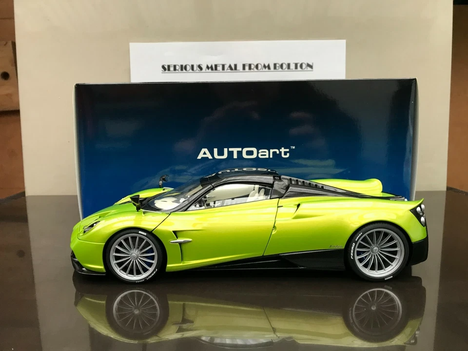 AUTOART 78288 PAGANI HUAYRA ROADSTER 2017 FIRENZE GREEN 1:18 - Image 2 of 4
