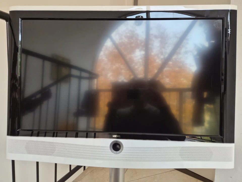 Loewe Art 32 SL 81,3 cm (32 Zoll) 1080P HD LCD Fernseher, DVB-C + Loewe Standfuß - Bild 3 von 4