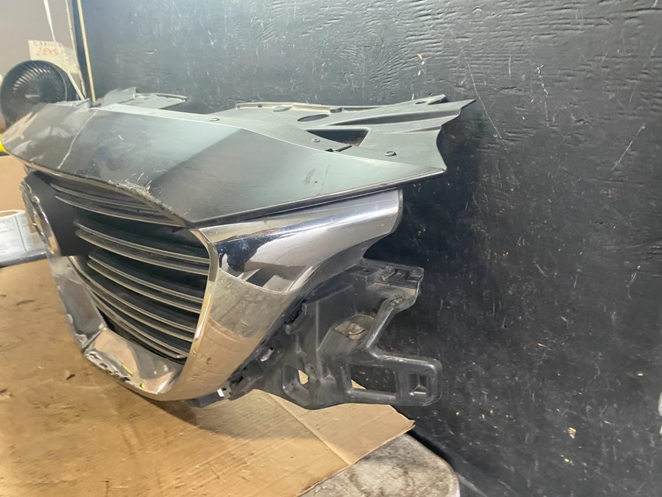 Mazda CX9 CX-9 2016 a 2023 parrilla superior delantera emblema OEM R7893 DG Foto 2 de 4