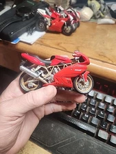 Ducati 900 Supersport Motorcycle 1:18 Scale Diecast Road & Track Replica Maisto