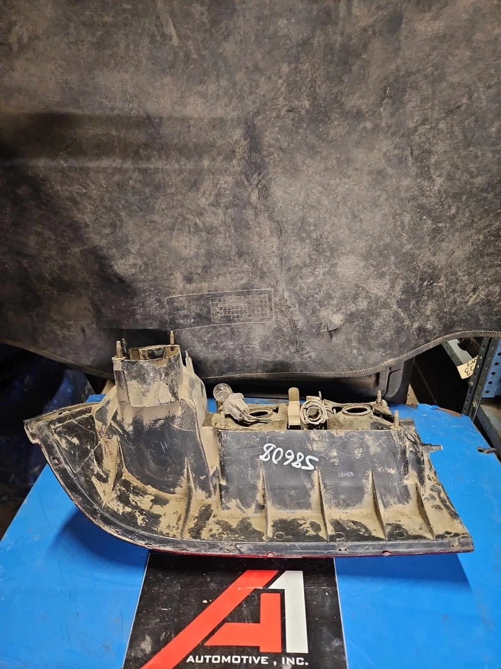 92-94 CHRYSLER LASER Right Tail Light Quarter Panel Mount Passenger Side OE Foto 4 de 4