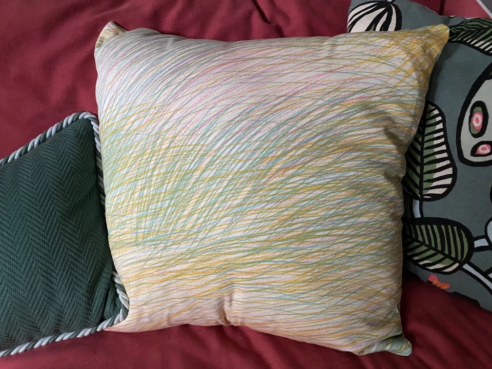 Two handmade MARIMEKKO Finland Lepo fabric cushion/pillow covers 18" square - Image 3 of 4