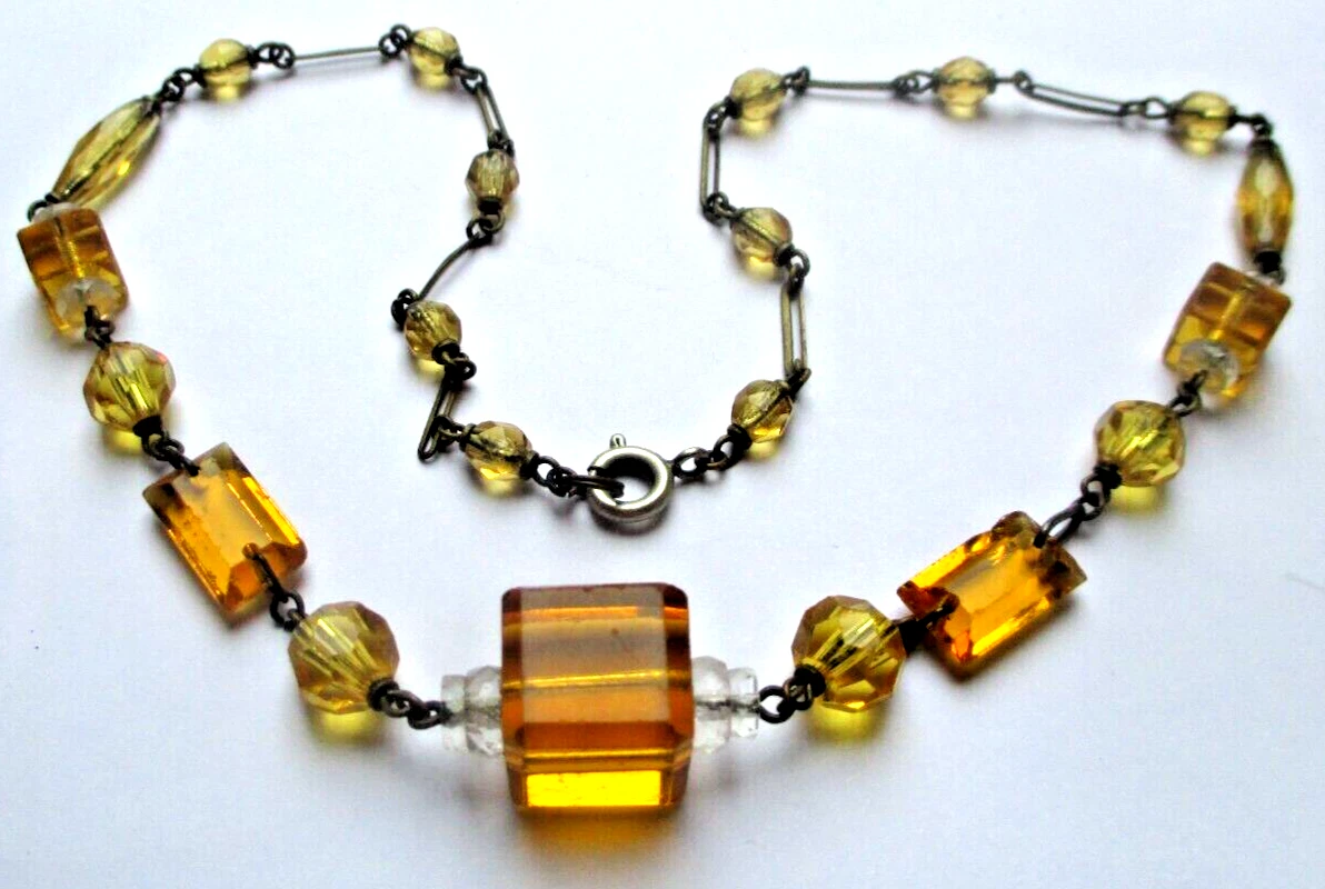 Collier Vintage Couleur Or Avec Perles En Résine Jaune Ambrée - Pièce Unique Rétro