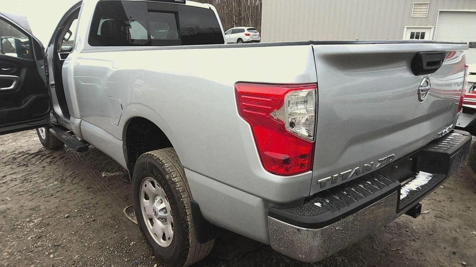 17 NISSAN TITAN XD Pickup Box/bed Standard (139.8" Wb) Brilliant Silverk23 Foto 3 de 4