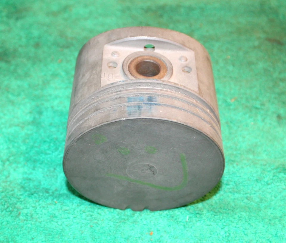 1960 Ford Galaxie Special Starliner NOS 352 4V 360Hp SPECIAL Std. PISTON & PIN - Image 2 of 4