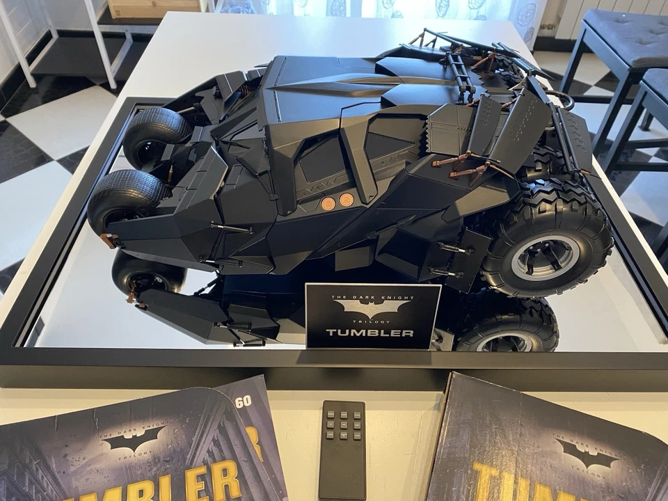 Tumbler Batman Hachette Batmobile 1:8 Con Teca E Fascicoli - Immagine 2 di 4