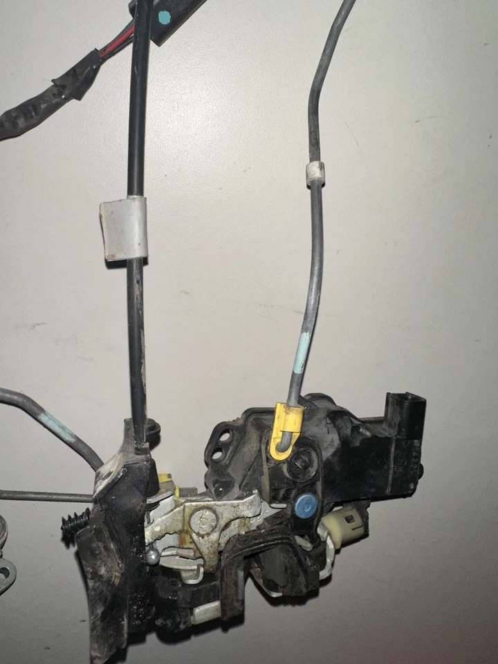 05-09 Ford Mustang Driver Cerradura Puerta Izquierda Pestillo Actuador Fabricante de Equipo Original con Cerradura Foto 4 de 4