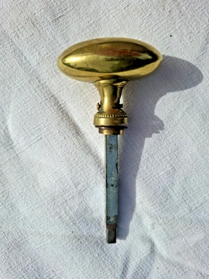 Poignée de porte ancienne en laiton quincaillerie serrurerie - Photo 1/4