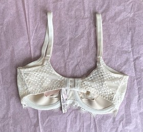 Victoria&rsquo;s Secret Dream Angels Cream/Ivory Lace Bra & Thong Set - 32DDD/Small