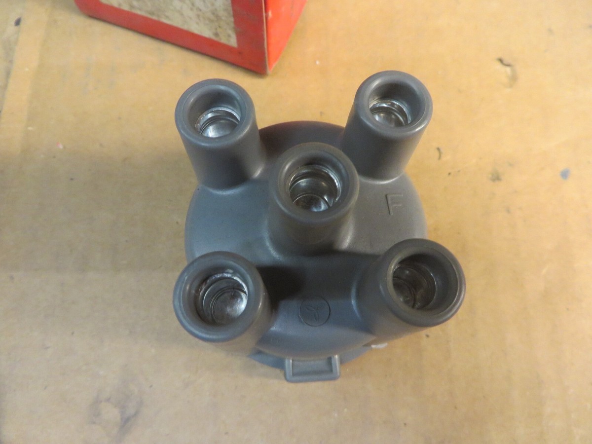 DISTRIBUTOR CAP LUCAS OEM # DC79 vintage new N O S fits