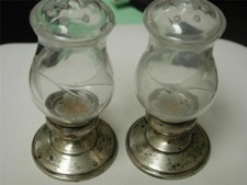 Quaker Silber Co.Sterling Salz & Pfeffer Ge&auml;tztes Glas Opaleszent 701 & 703 Mkg
