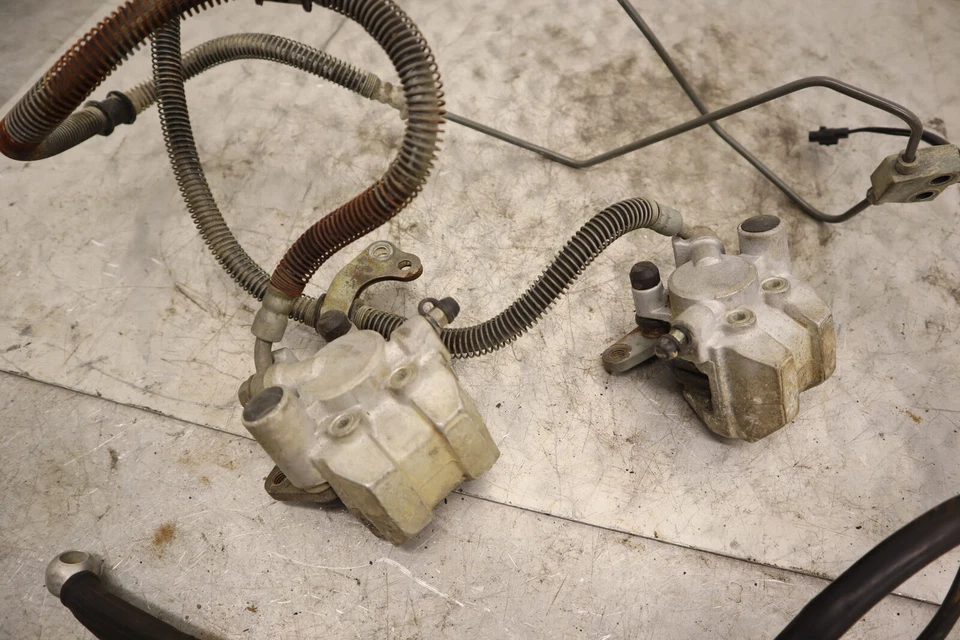 2002 YAMAHA WOLVERINE 350 YFM350FX 4 X 4 OEM ЛЕВЫЙ ПРАВЫЙ ПЕРЕДНИЙ ТОРМОЗ СУППОРТ МАСТЕР - Изображение 4 из 4