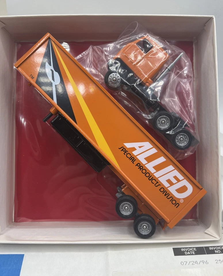 Winross 1:64 Diecast Allied Van Lines Freight Truck Made in USA Vintage Model - Image 2 of 4