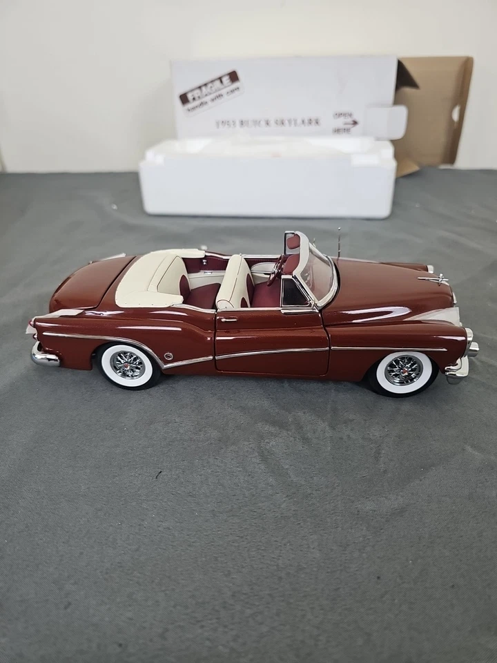 Danbury Mint масштаб 1/24 1953 Buick Skylark - темно-бордовый кабриолет - Изображение 4 из 4