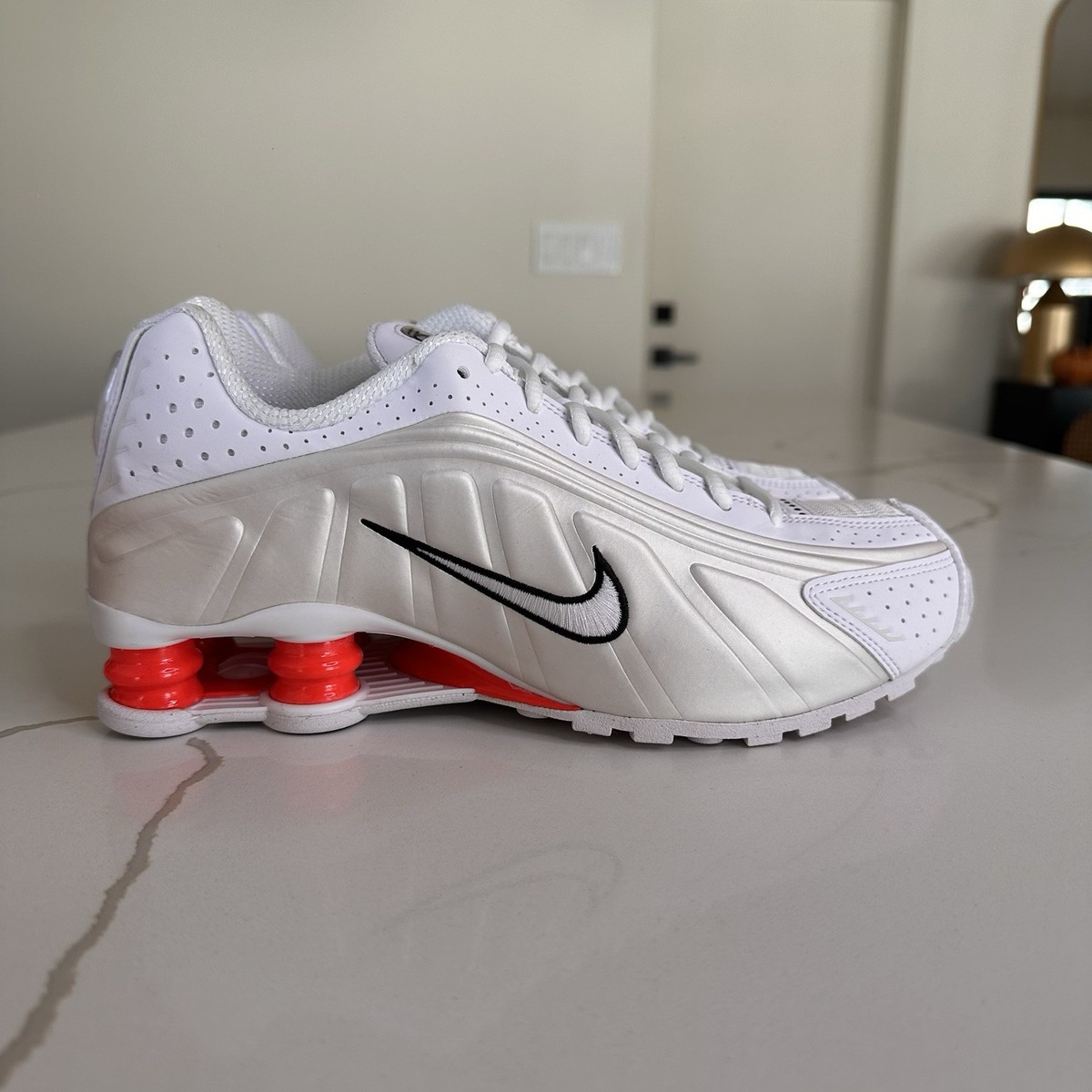 Nike Shox R4 Phantom Picante Red White Women's Shoes Sz 9 (AR3565