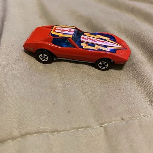 1975 Hot Wheels Corvette Stingray w/ “Ribbon Tampo” Design on Red Base