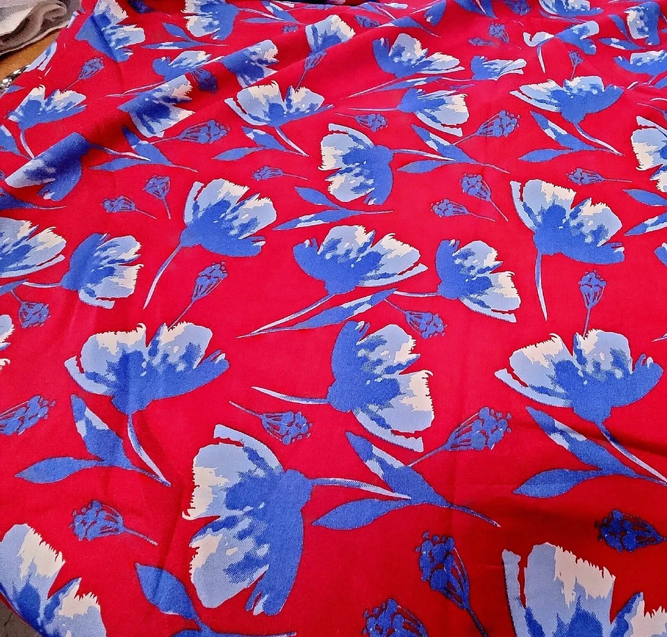 2 Yd Red Field  Flower Cotton Poplin Shirting Apparel Sketch Floral  - Image 3 of 4