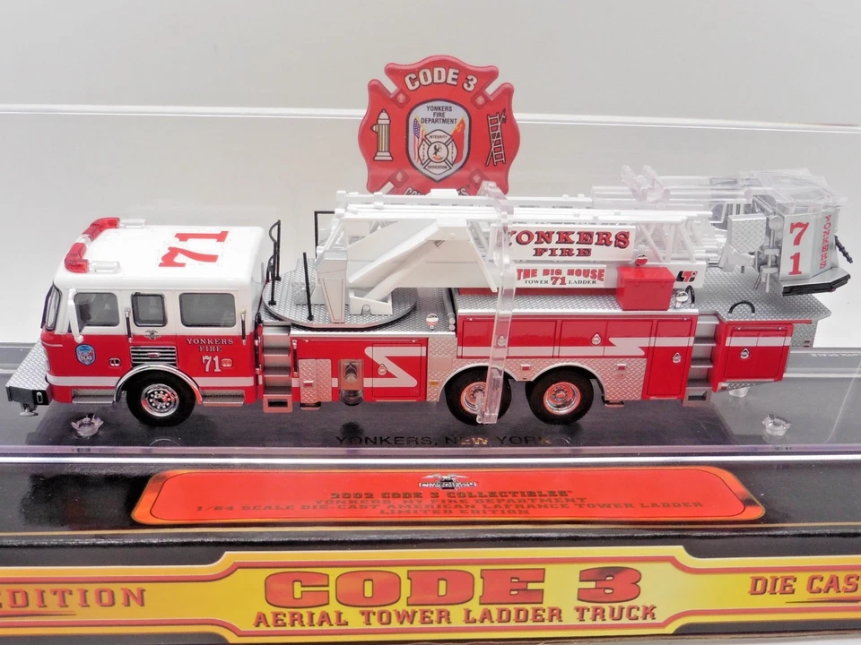 1:64 Code 3 no. 12745 / NY Fire Dept. Lafrance Tower Ladder - Feuerwehr / OVP - Bild 2 von 4