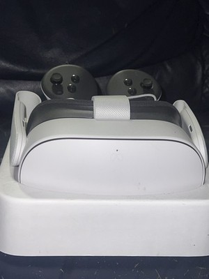 Meta Oculus Quest 3s White Standalone VR Headset with Controllers comes with box