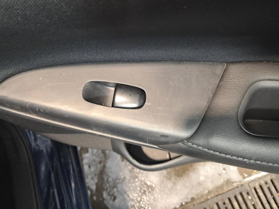 2016 Nissan Sentra Rear Right Door Trim Panel Black OEM Used 429361 - Imagem 2 de 4