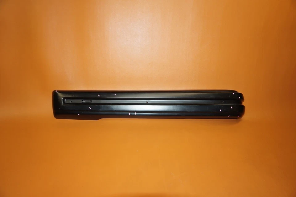 РЕЗИНОВАЯ КРЫШКА ЗАДНЕГО БАМПЕРА ROLLS ROYCE СЕРЕБРИСТАЯ ШПОРА 1981 1982 1983 1984-1990 UB424675 - Изображение 2 из 4