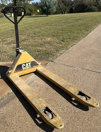 CAT Pallet Jack