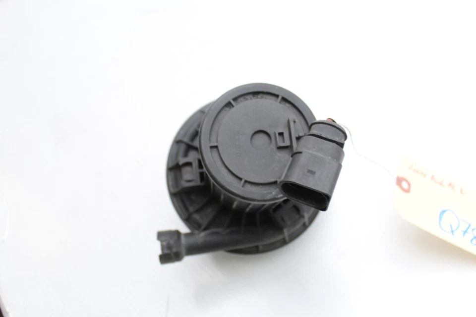 04-10 BOMBA INYECCIÓN AIRE SECUNDARIA AUDI A8 L QUATTRO Q7849 Foto 2 de 4