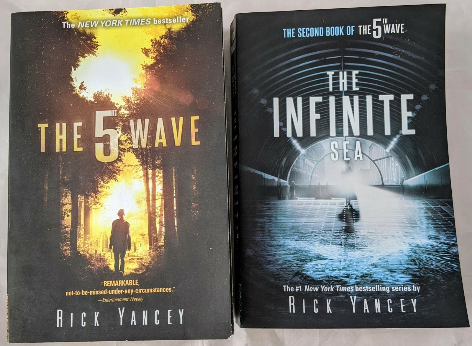 Rick Yancey 2 Book Set The 5th Wave & The Infinite Sea New York Times